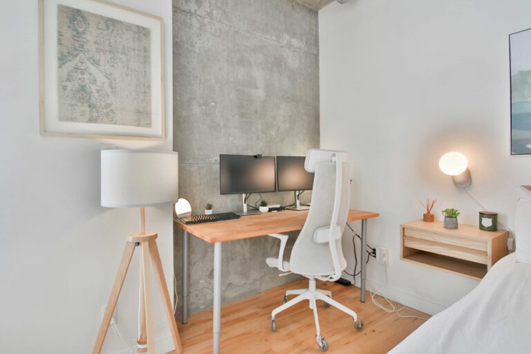 Homeoffice im Schlafzimmer
